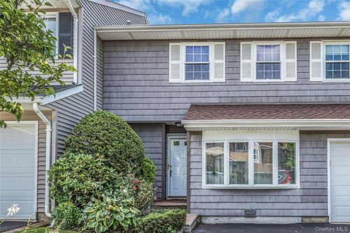 104 Woodlake Dr W, Woodbury, NY, 11797-2302 | Card Image