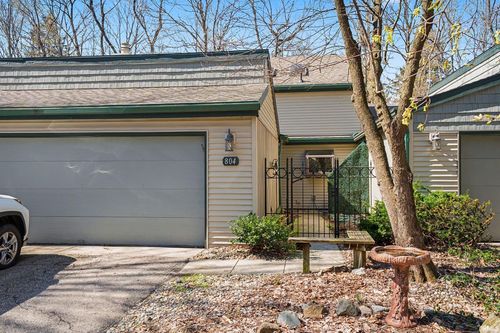 804 Trailridge E, Mishawaka, IN, 46544-6628 | Card Image