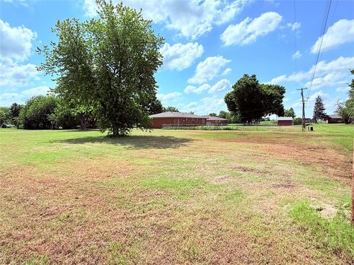 108 Victor Ave, Amber, OK, 73004-5003 | Card Image