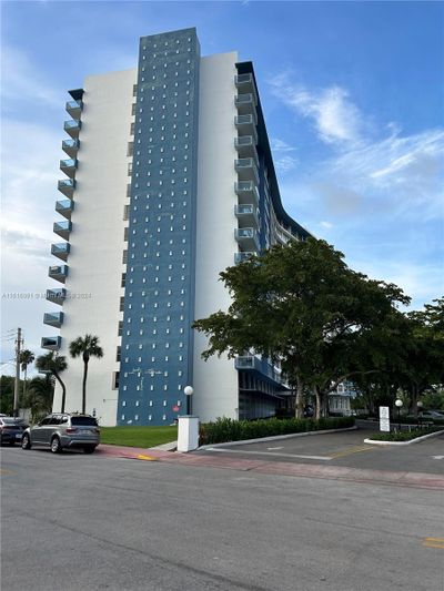 10K - 7441 Wayne Ave, Condo with 2 bedrooms, 2 bathrooms and null parking in Miami Beach FL | Image 2