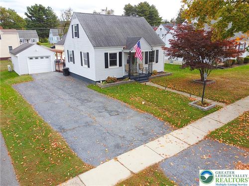 457 Maple Rd, Hellertown, PA, 18055-1918 | Card Image