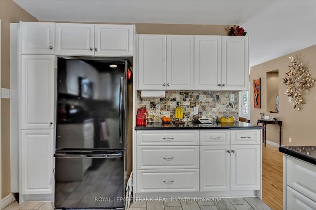 18 E Beehive Dr, House other with 3 bedrooms, 2 bathrooms and 10 parking in Bobcaygeon ON | Image 17