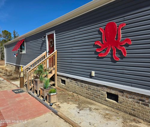 147 Cedarwood Dr, Swansboro, NC, 28584-8153 | Card Image