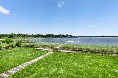 2 Bayside Ave, East Quogue, NY, 11942-4226 | Card Image