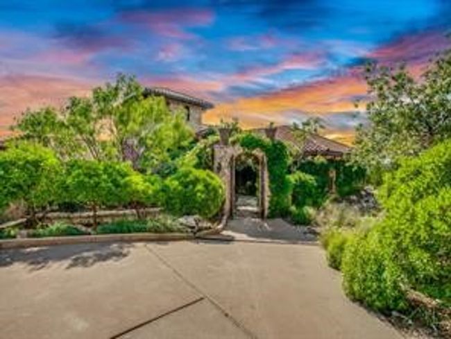 Estate Entrance | Image 9