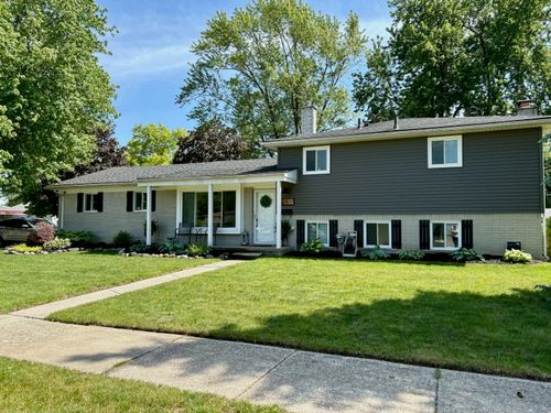 39011 Pinetree St, Livonia, MI, 48150-2479 | Card Image