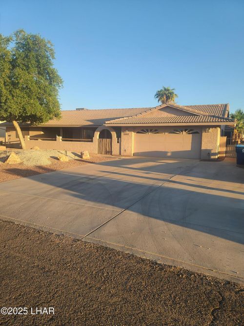 1814 Combat Dr, Lake Havasu City, AZ, 86403-7451 | Card Image
