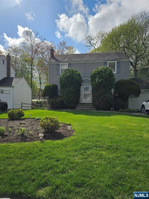 27 Longacre Dr, Livingston, NJ, 07039-2250 | Card Image