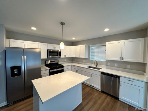 8248 Hugh St, Westland, MI, 48185-4078 | Card Image