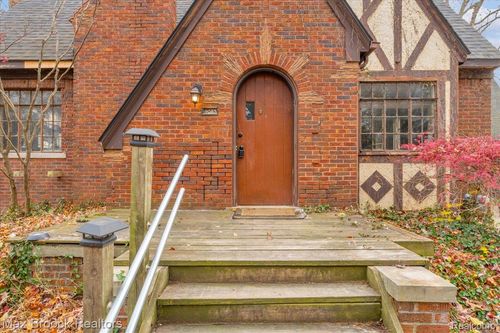 2085 Pontiac Dr, Sylvan Lake, MI, 48320-1761 | Card Image