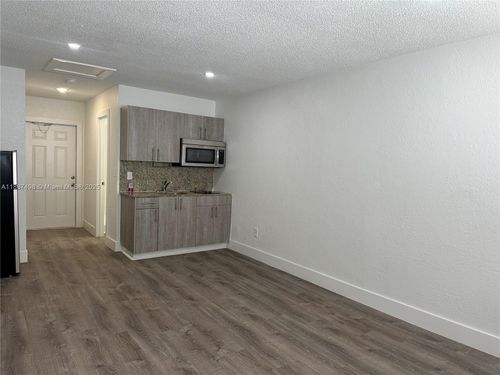 apt-205-2910 Pierce St, Hollywood, FL, 33020-3864 | Card Image