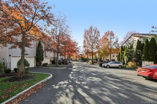 25 Vista Dr, Nanuet, NY, 10954-3821 | Card Image