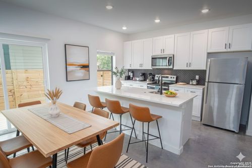 unit-102-918 S Olive St, San Antonio, TX, 78210-1983 | Card Image