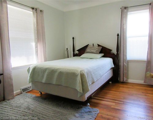 27304 Delton St, Madison Heights, MI, 48071-3318 | Card Image