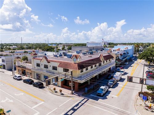 200-2058 14th Ave, Vero Beach, FL, 32960-3430 | Card Image