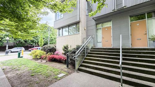 390 E 11th Ave, Vancouver, BC, V5T4V9 | Card Image