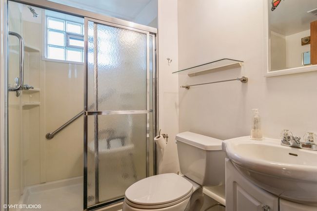 6445 N Oketo Ave, Home with 6 bedrooms, 3 bathrooms and 2 parking in CHICAGO IL | Image 13