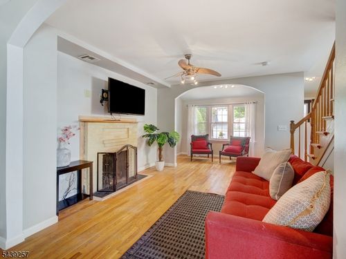 8 Pine St, West Orange, NJ, 07052-4509 | Card Image