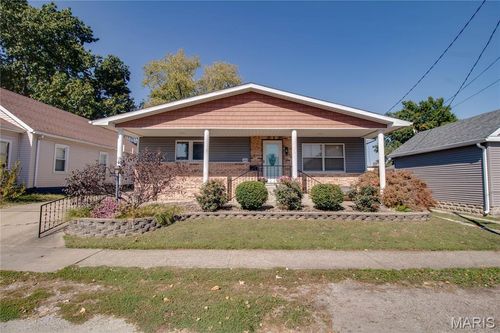 424 W 1st South St, Carlinville, IL, 62626-1613 | Card Image