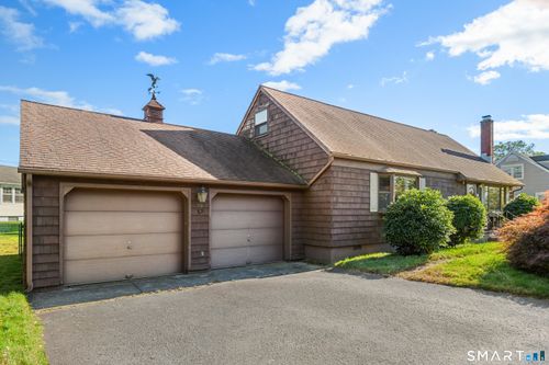 559 Oak Bluff Ave, Stratford, CT, 06615-7720 | Card Image