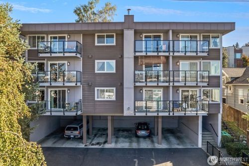 104-2034 14th Ave W, Seattle, WA, 98119-2755 | Card Image