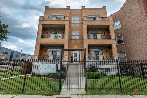 2s-4417 S Calumet Ave, Chicago, IL, 60653-4726 | Card Image