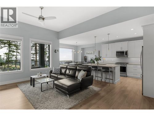 2573 Crown Crest Dr, West Kelowna, BC, V4T3N3 | Card Image