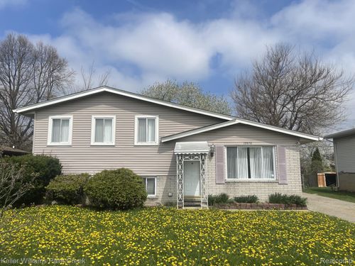 15570 Mount Vernon St, Southfield, MI, 48075-3106 | Card Image
