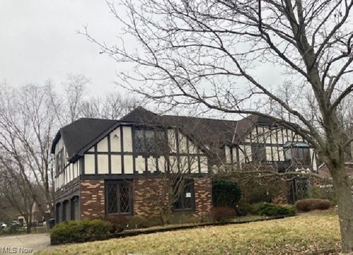 6868 Creekwood Ln, Mayfield, OH, 44143-2346 | Card Image