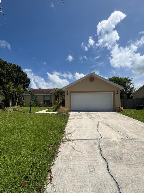 2274 Se Longhorn Ave, Port St. Lucie, FL, 34952-6814 | Card Image