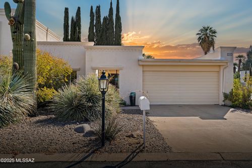 8000 N Casas Pl, Tucson, AZ, 85742-9775 | Card Image