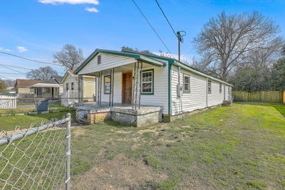 Front Exterior & Side Yard | Image 3