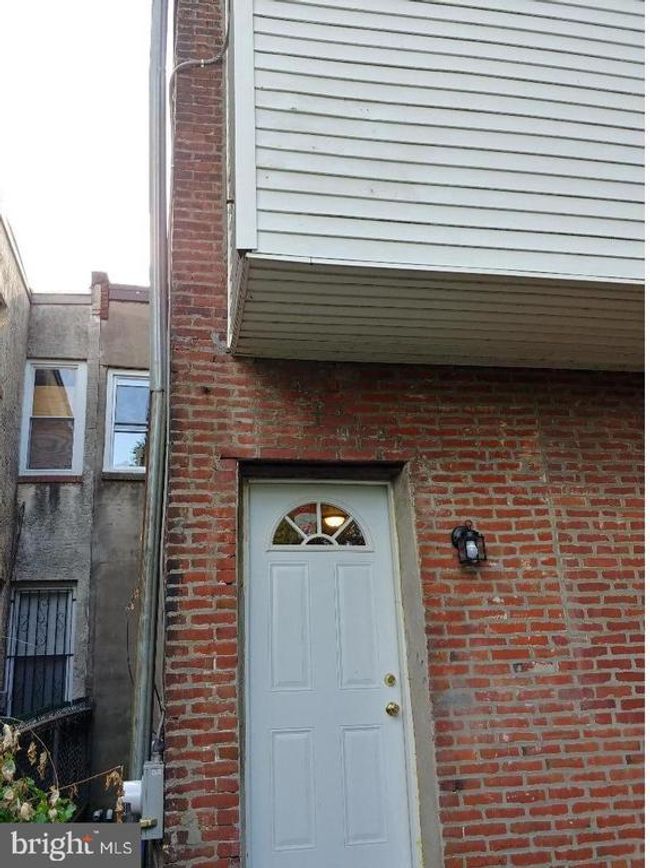 Exterior Back | Image 9
