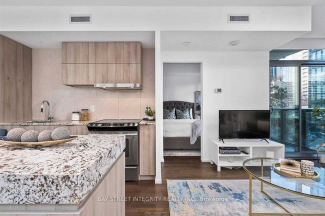 415 - 101 Charles St E, Condo with 2 bedrooms, 2 bathrooms and null parking in Toronto ON | Image 4