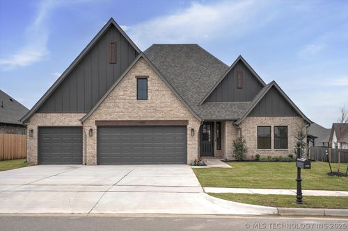 1600 N 72nd St, Broken Arrow, OK, 74014-2558 | Card Image