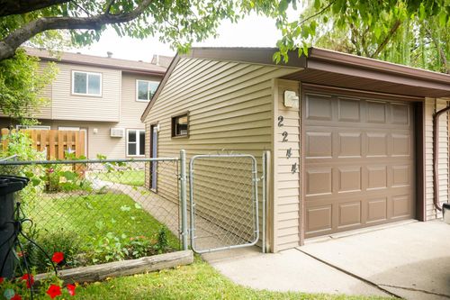 2244 30 1/2 Ave S, Fargo, ND, 58103-5855 | Card Image