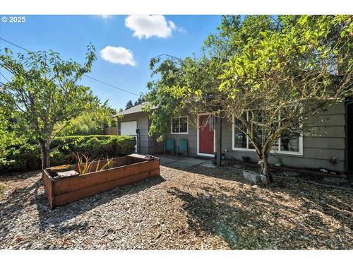 8618 Ne Broadway, Portland, OR, 97220-5627 | Card Image
