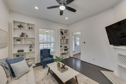 909 Elsbeth St, Dallas, TX, 75208-4227 | Card Image