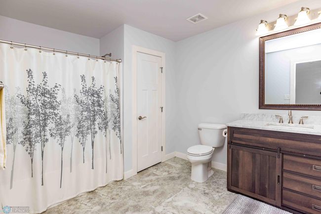 Upper Full Bathroom | Image 33