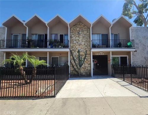 14696 Rayen St, Panorama City, CA, 91402-2049 | Card Image