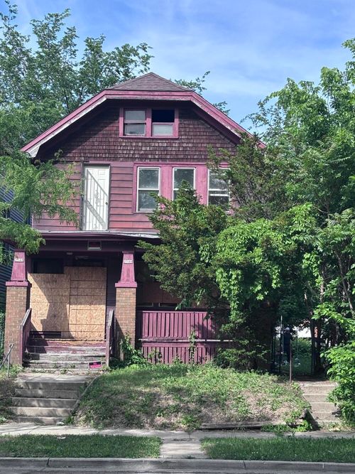 2546 W Medford Ave, Milwaukee, WI, 53206-1025 | Card Image