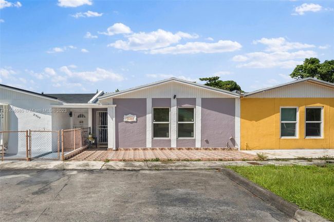 0 - 21307 Nw 40th Circle Ct, Townhouse with 3 bedrooms, 1 bathrooms and null parking in Miami Gardens FL | Image 2