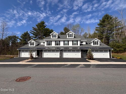 b-9 Hawthorn St, Schenectady, NY, 12309 | Card Image
