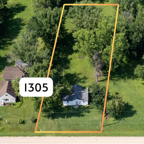 1305 28th Ave Ne, Austin, MN, 55912-6028 | Card Image