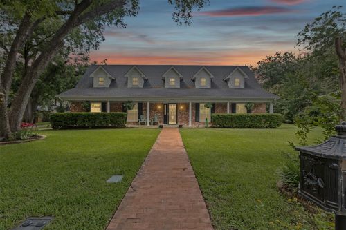 209 Shenandoah Dr, Euless, TX, 76039-2206 | Card Image