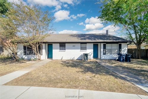 a-1203 Spring Loop, College Station, TX, 77840-1821 | Card Image