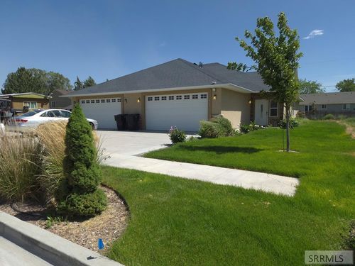 2103 Fort Hall Ave, American Falls, ID, 83211-2102 | Card Image