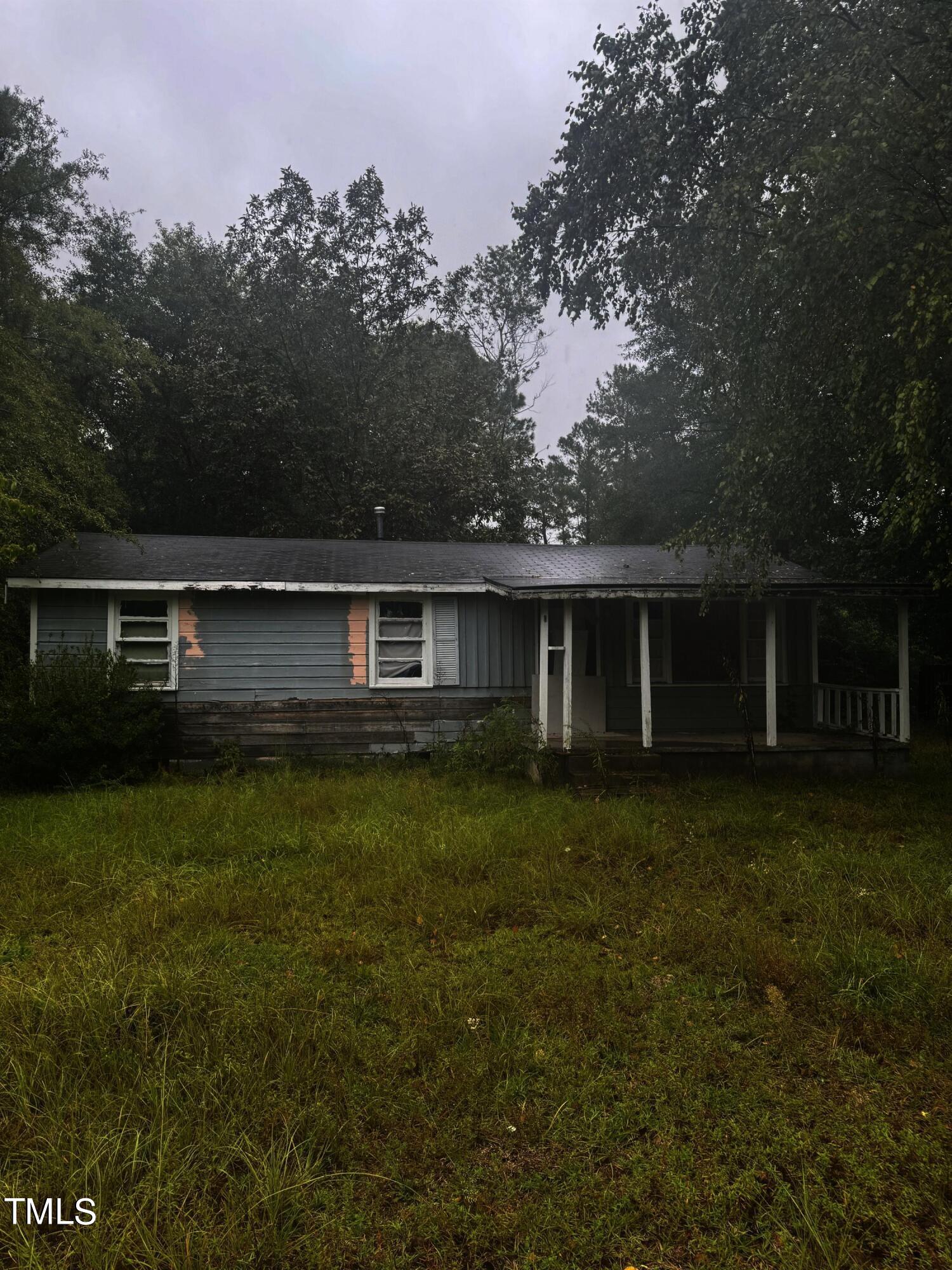 Lakeway Dr, Fayetteville, NC 28304