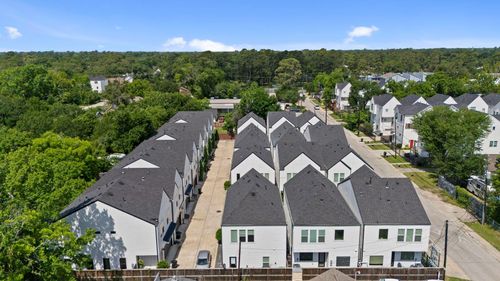 825 Martin St, Houston, TX, 77018-2121 | Card Image