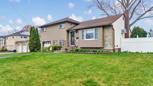 66 Poet St, North Babylon, NY, 11703-4813 | Card Image